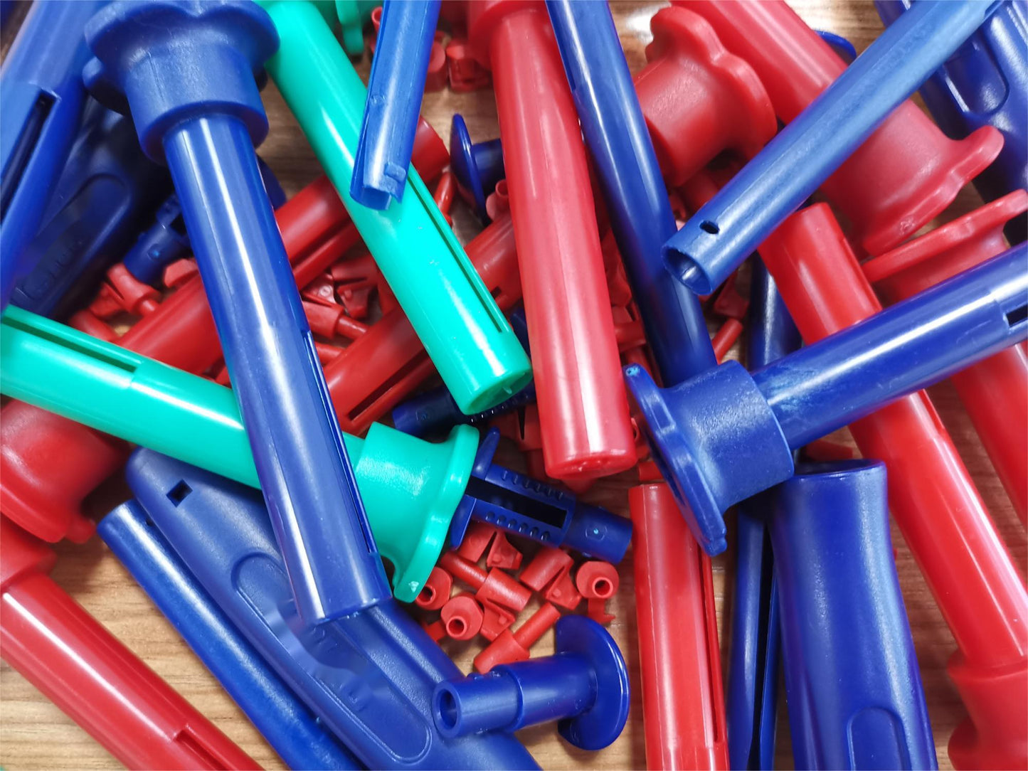 Custom medical precision injection molding platic parts from DELTA Precision